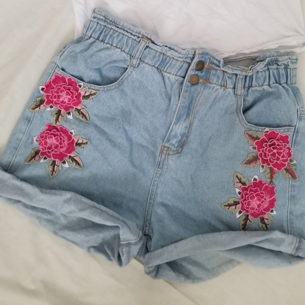 Denim embroidery shorts
